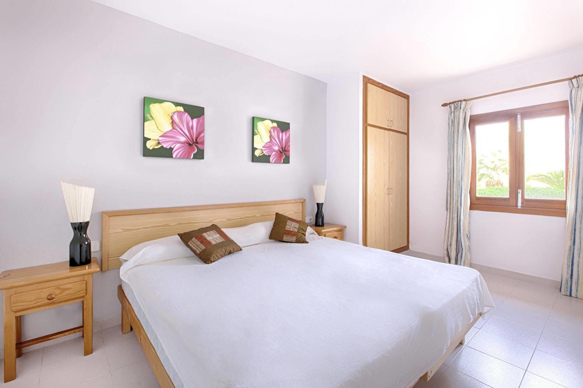 Apartamentos Colomar Santa Eularia des Riu Eksteriør billede