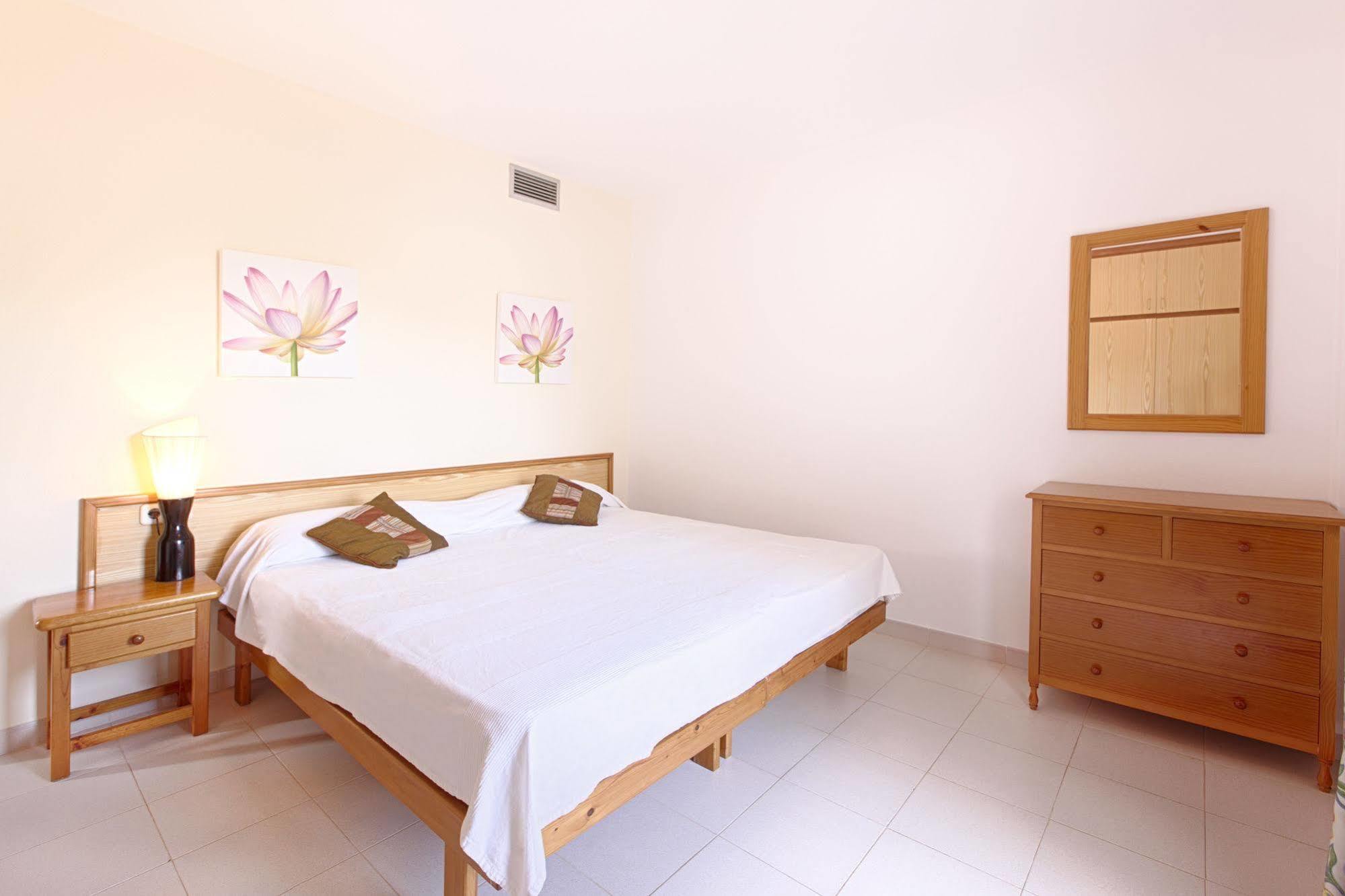Apartamentos Colomar Santa Eularia des Riu Eksteriør billede